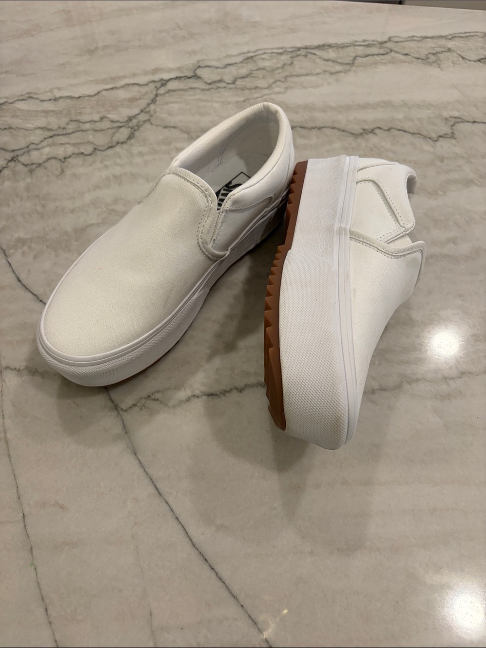 BNWOT Vans White Slip-On Men's Canvas Sneakers with Gum Sole SZ 7
